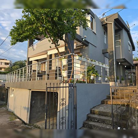 Family Apartment-Dilorena Bar Bagian luar foto