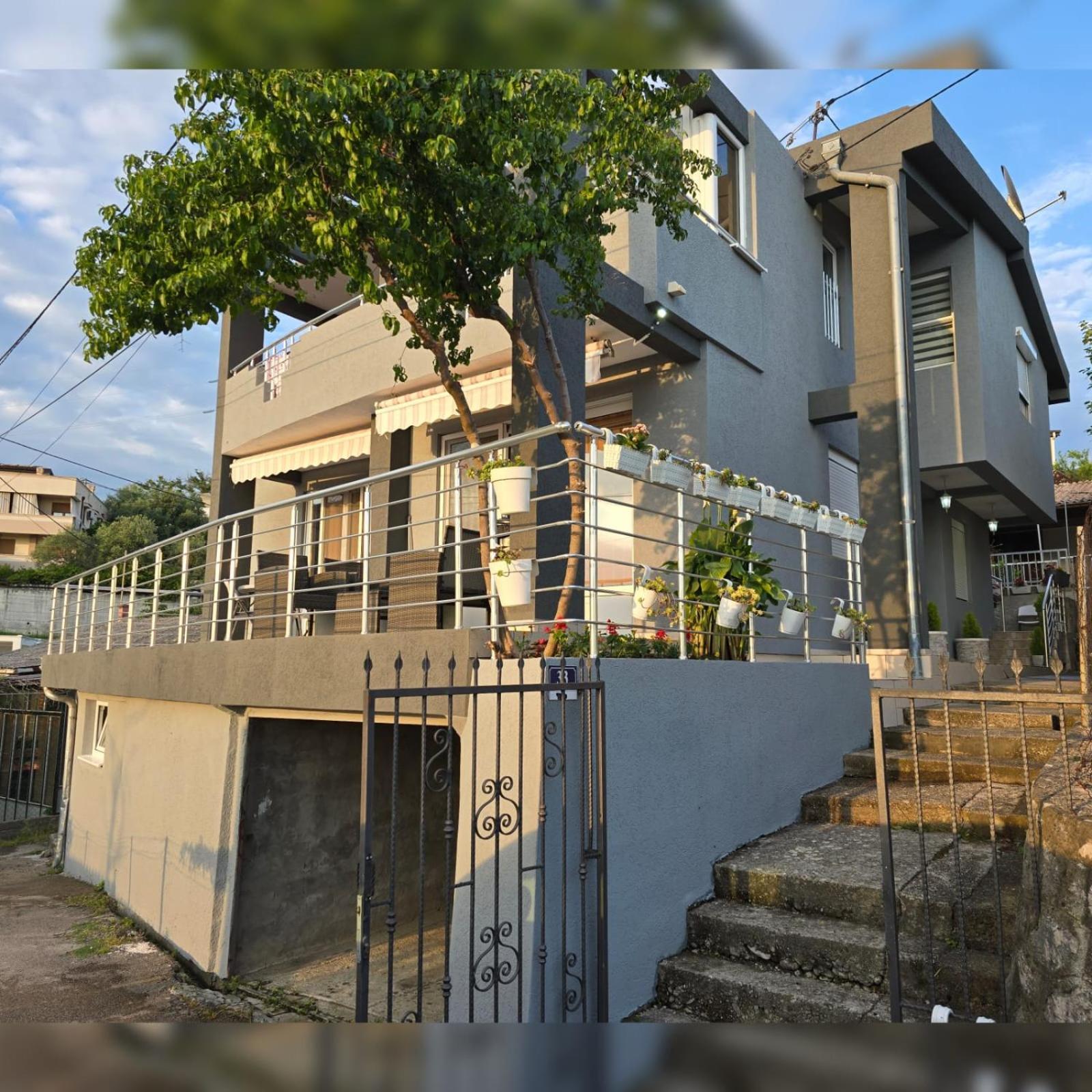 Family Apartment-Dilorena Bar Bagian luar foto